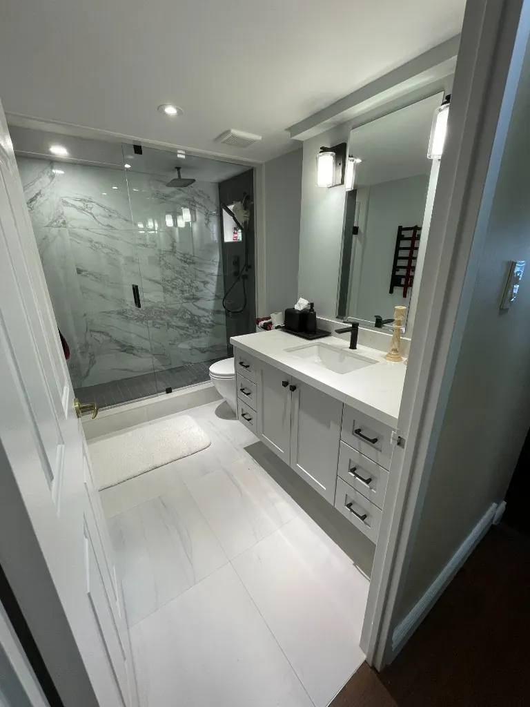 Condo bathroom with floating vanity and marble shower in North Toronto, Toronto