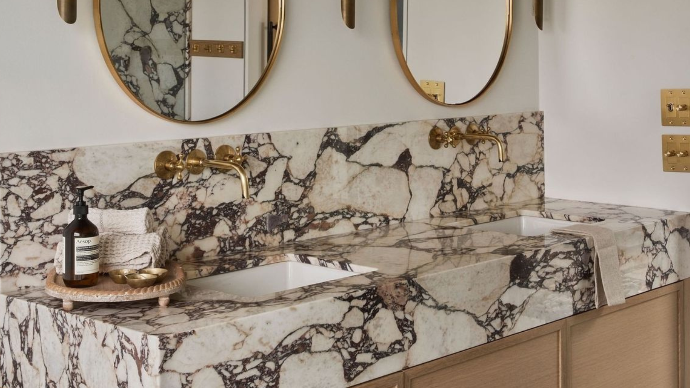 Premium Materials &Amp; Flawless Craftsmanship We Source Only The Finest Materials And Employ Master Craftsmen Who Take Pride In Delivering Perfection In Every Detail Of Your Bathroom Renovation. Precision Installations With High-End Fixtures Every Fixture Is Installed With Meticulous Precision, Ensuring Both Aesthetic Beauty And Long-Lasting Functionality That Exceeds Industry Standards. Tilework, Lighting, And Cabinetry All Meticulously Executed From Perfectly Aligned Tiles To Custom Cabinetry And Ambient Lighting Design, Every Element Is Executed With Unwavering Attention To Detail. 20+ Years Of Experience In Toronto'S Top Neighborhoods Our Deep Understanding Of Toronto'S Luxury Market And Architectural Styles Ensures Your Renovation Perfectly Complements Your Home And Neighborhood.